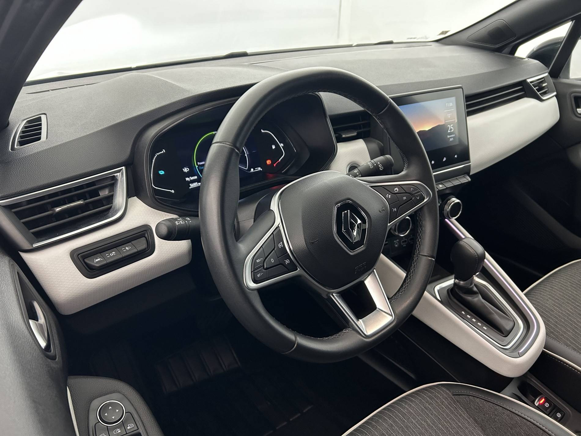 Vente en ligne Renault Clio 5 Clio E-Tech full hybrid 145 au prix de 17 990 €