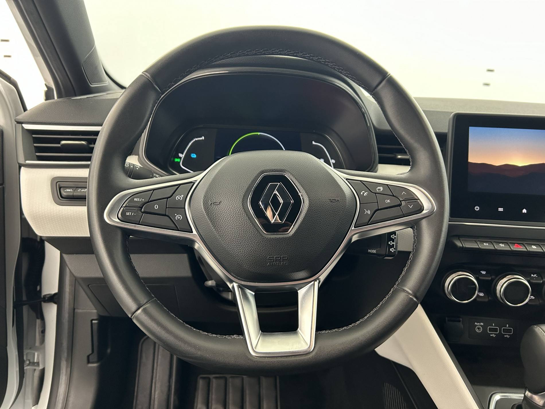 Vente en ligne Renault Clio 5 Clio E-Tech full hybrid 145 au prix de 17 990 €