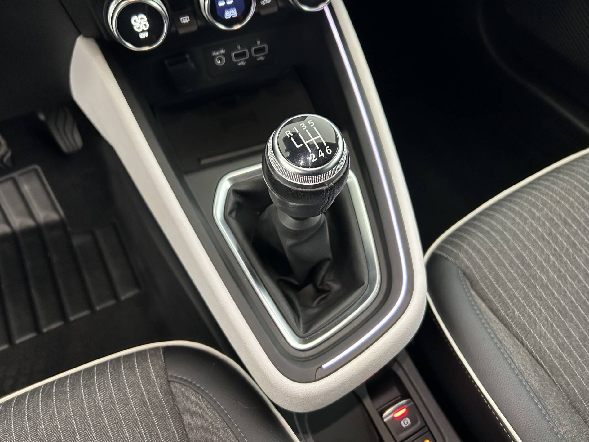 Vente en ligne Renault Clio 5 Clio TCe 90 - 21N au prix de 15 690 €