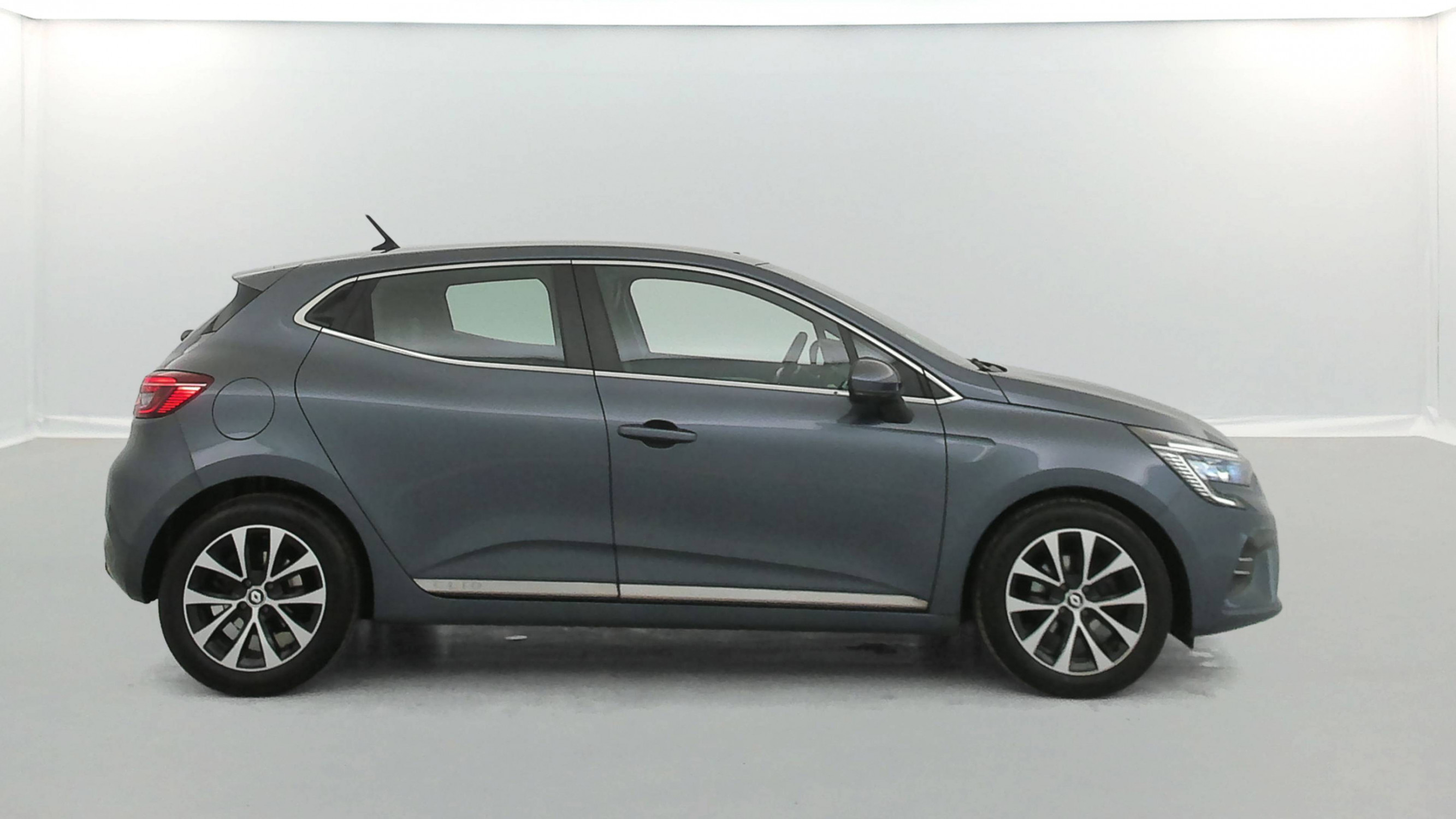 Vente en ligne Renault Clio 5 Clio TCe 90 - 21N au prix de 15 690 €