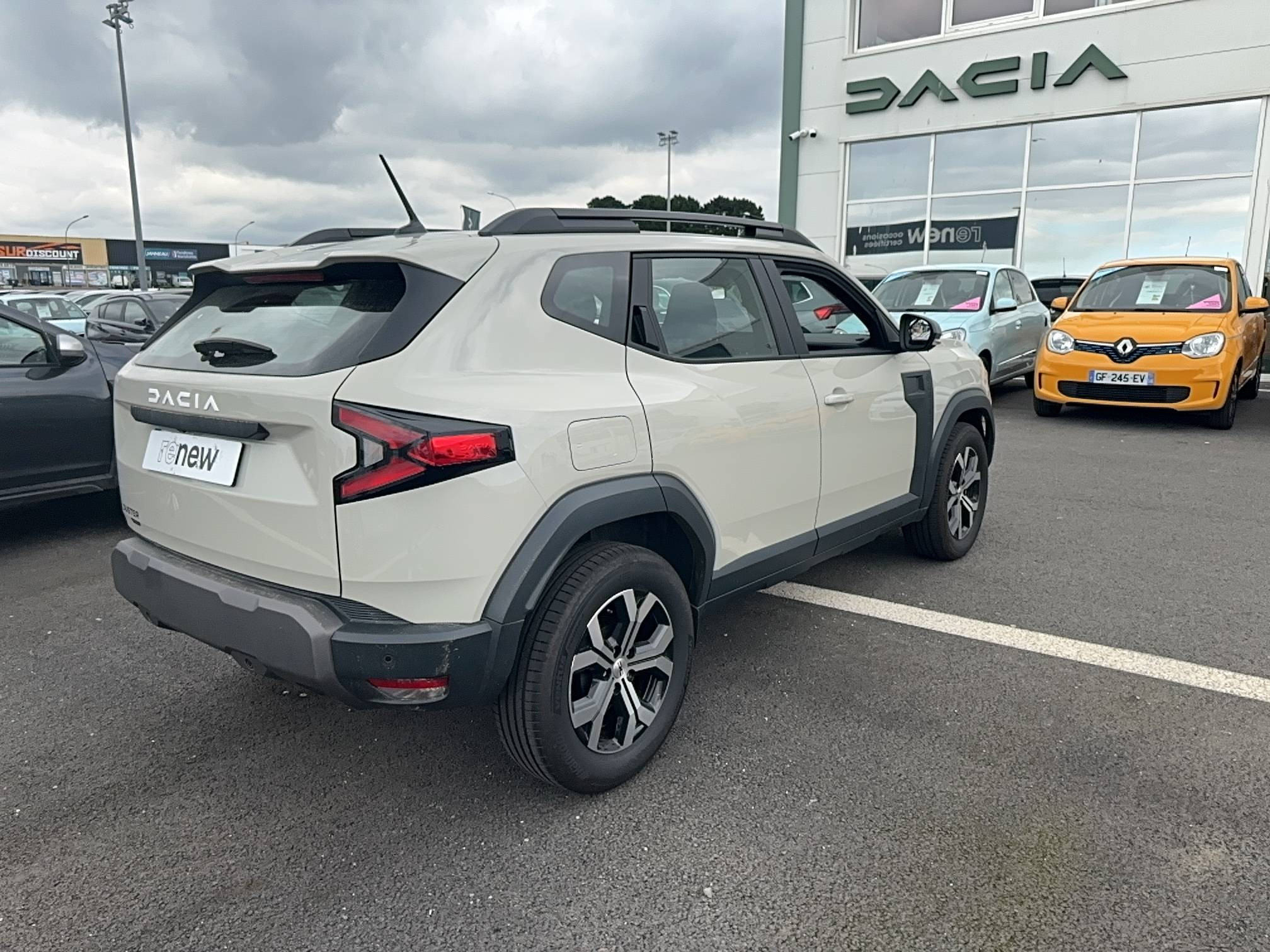 Vente en ligne Dacia Duster  Hybrid 140 au prix de 26 490 €