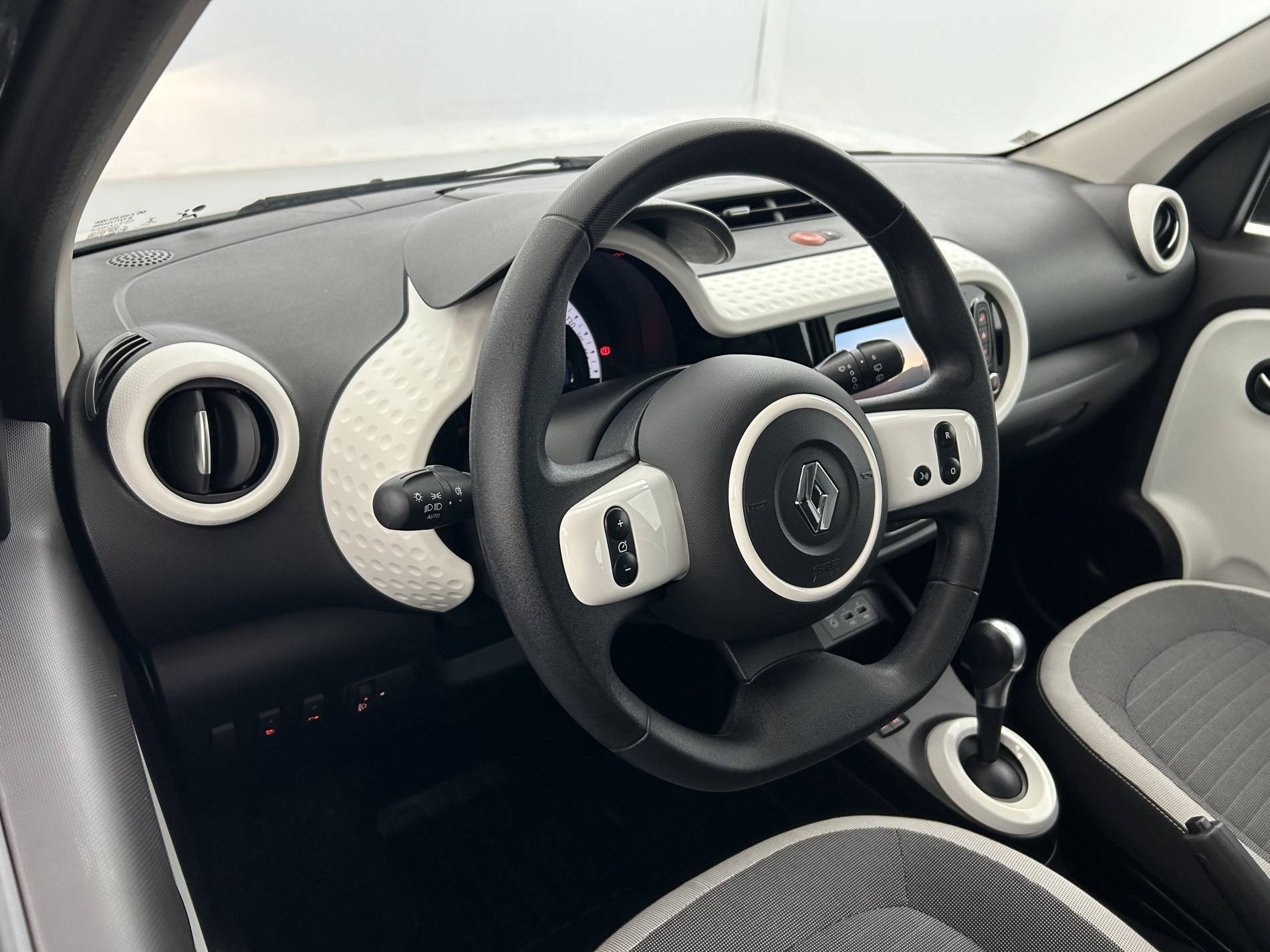 Vente en ligne Renault Twingo Electrique Twingo III E-Tech au prix de 11 690 €