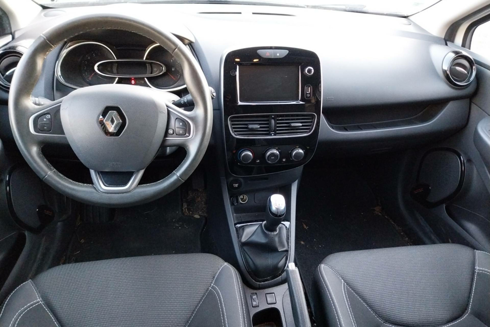 Vente en ligne Renault Clio 4 Clio TCe 90 E6C au prix de 11 490 €