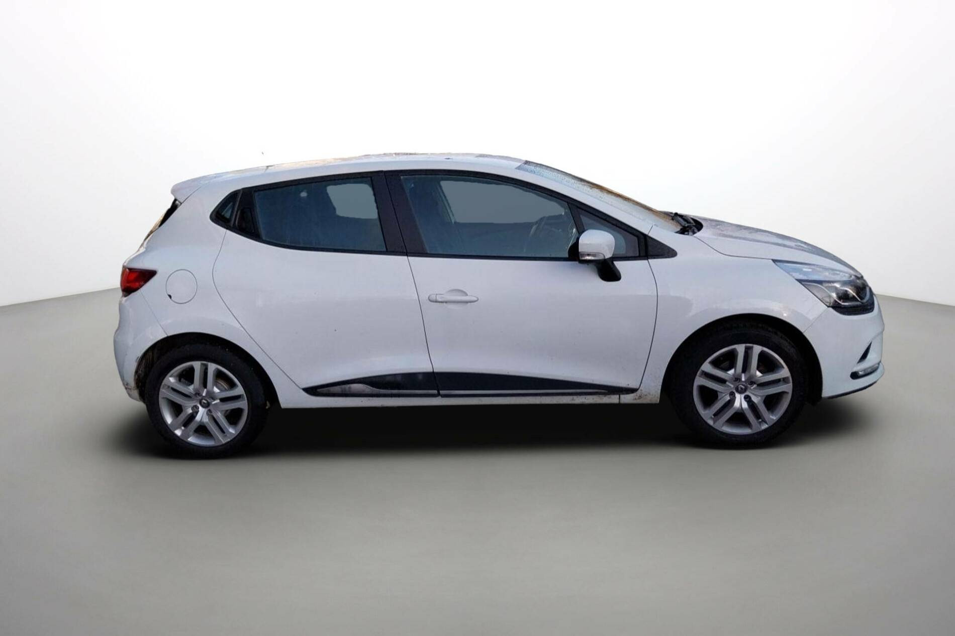 Vente en ligne Renault Clio 4 Clio TCe 90 E6C au prix de 11 490 €