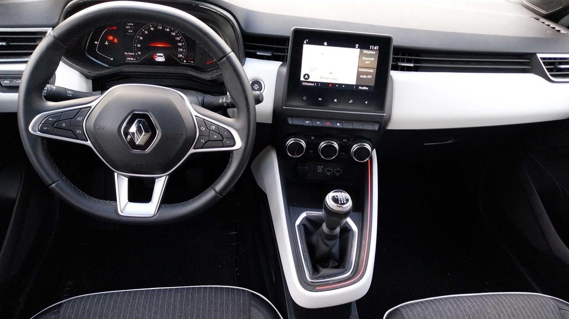 Vente en ligne Renault Clio 5 Clio TCe 90 - 21N au prix de 15 490 €