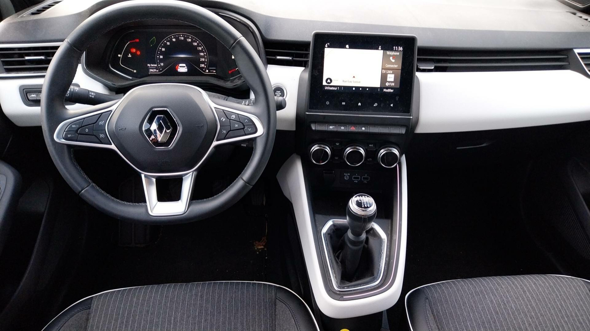 Vente en ligne Renault Clio 5 Clio TCe 90 - 21N au prix de 15 490 €