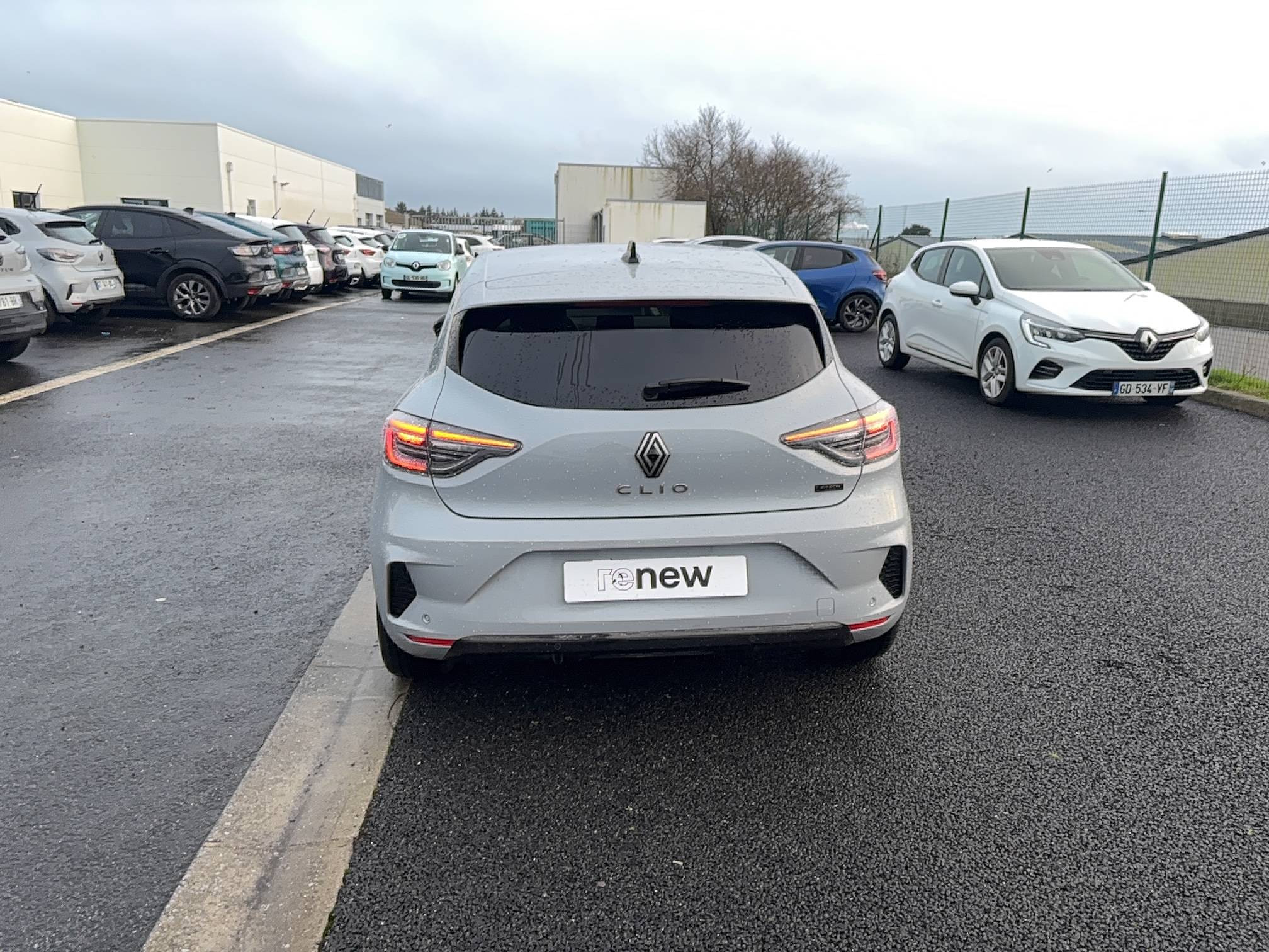 Vente en ligne Renault Clio 5 Clio E-Tech full hybrid 145 au prix de 21 990 €