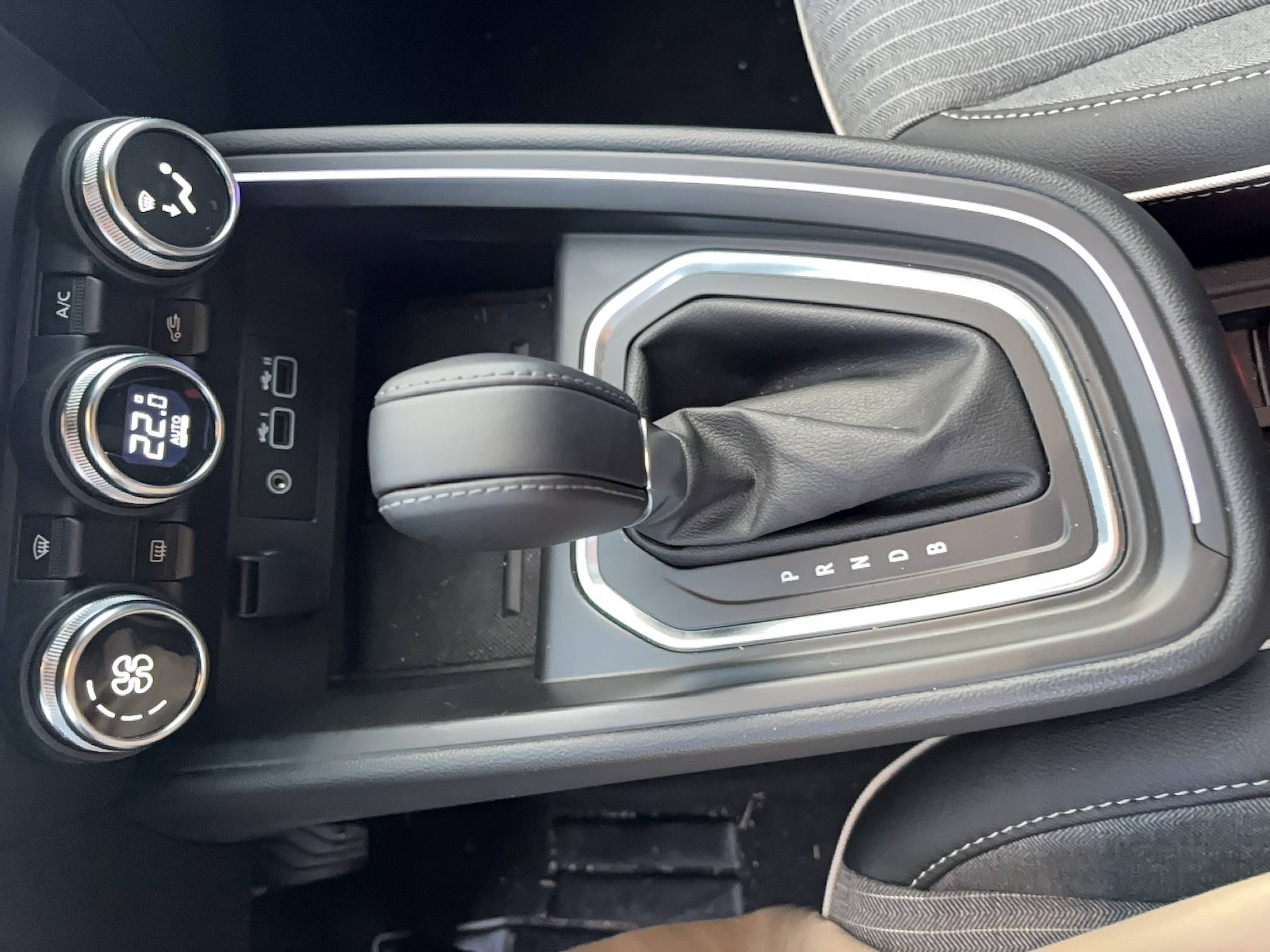 Vente en ligne Renault Clio 5 Clio E-Tech full hybrid 145 au prix de 21 990 €