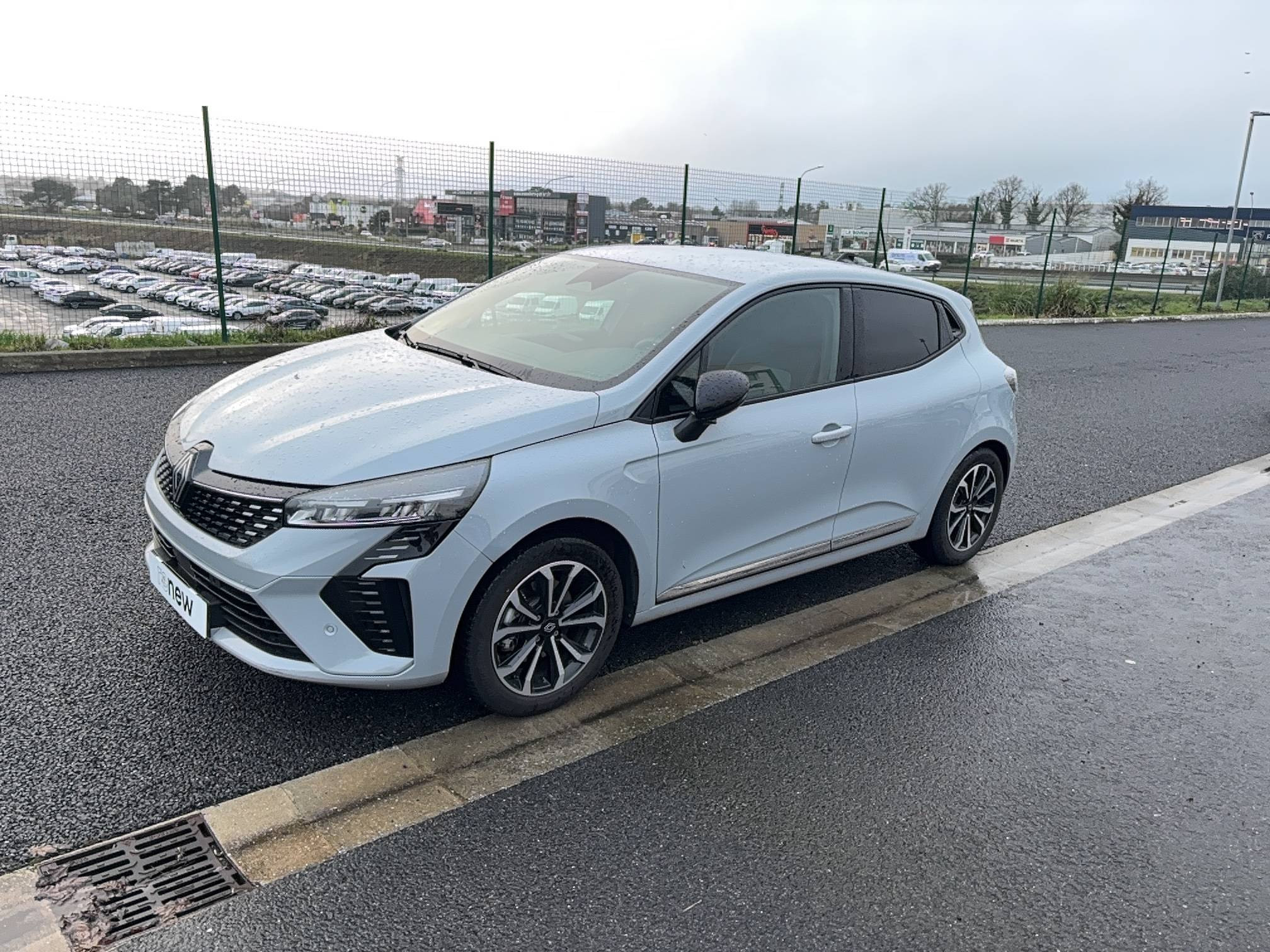 Renault Clio 5 Clio E-Tech full hybrid 145 occasion de 2024 en vente à Lorient