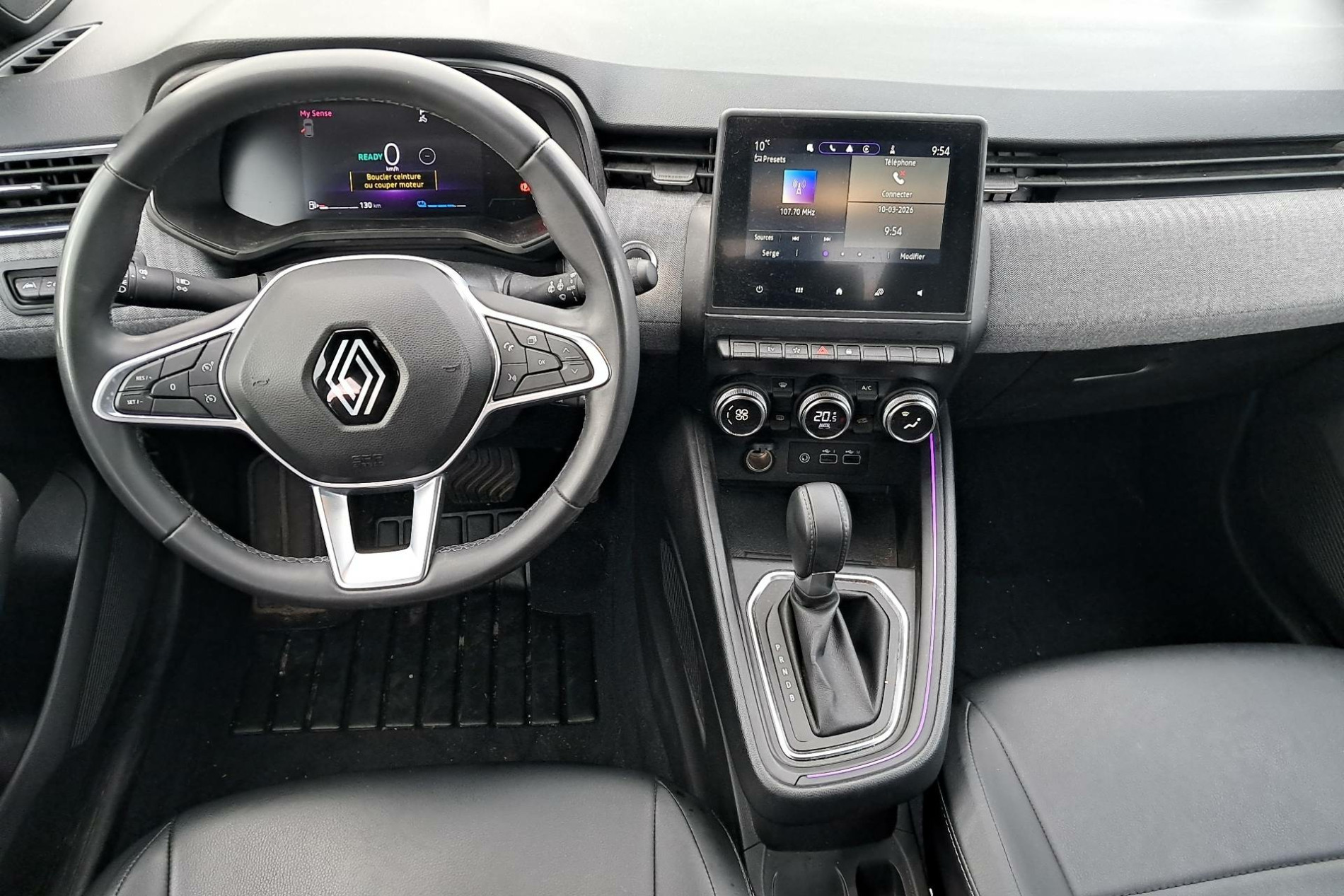 Vente en ligne Renault Clio 5 Clio E-Tech full hybrid 145 au prix de 17 990 €