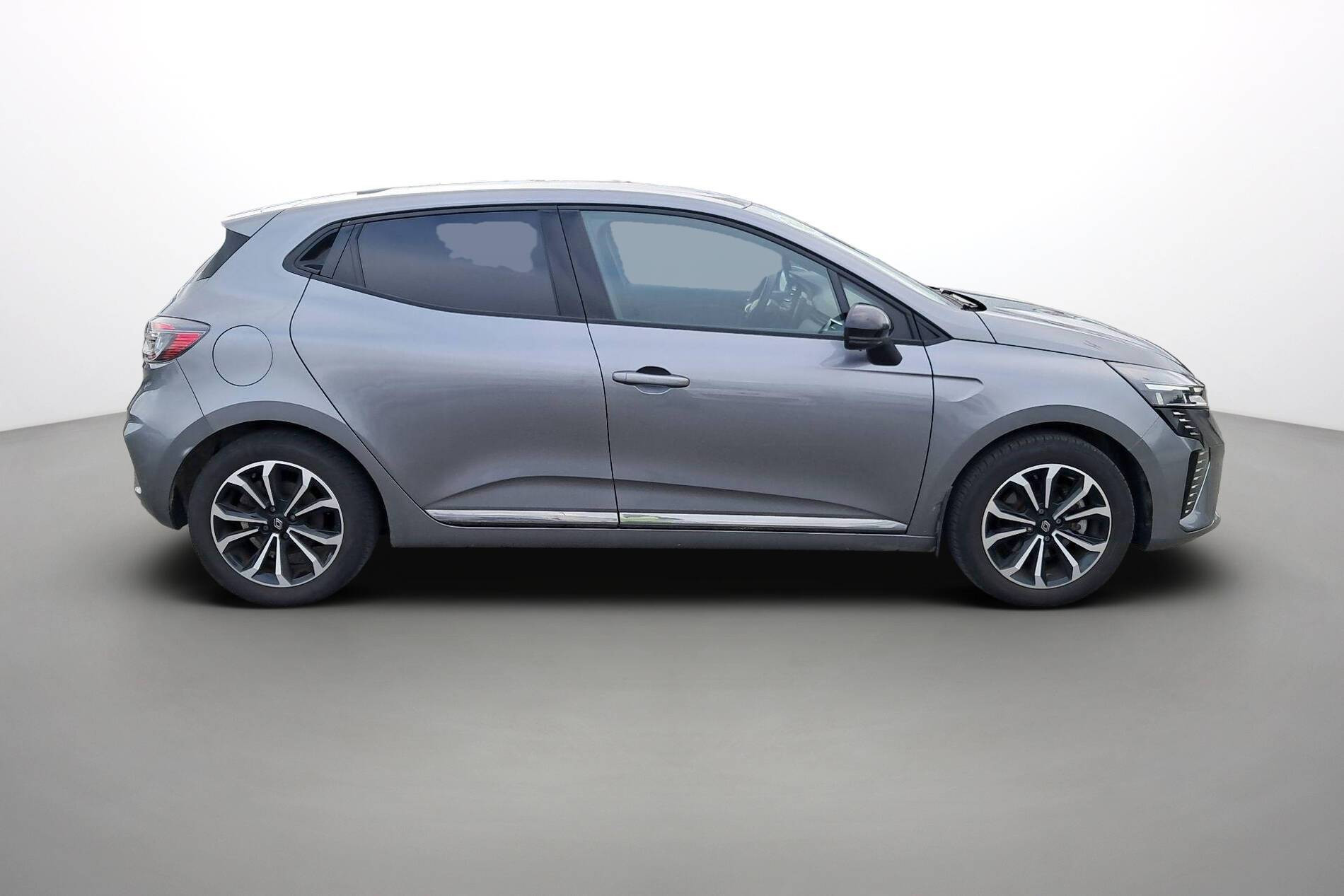 Vente en ligne Renault Clio 5 Clio E-Tech full hybrid 145 au prix de 17 990 €