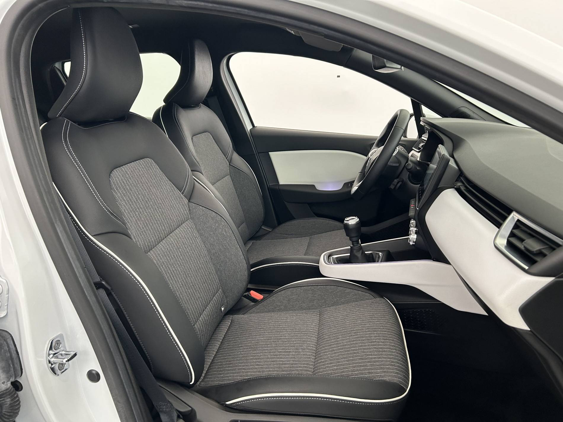 Vente en ligne Renault Clio 5 Clio TCe 90 - 21N au prix de 15 990 €