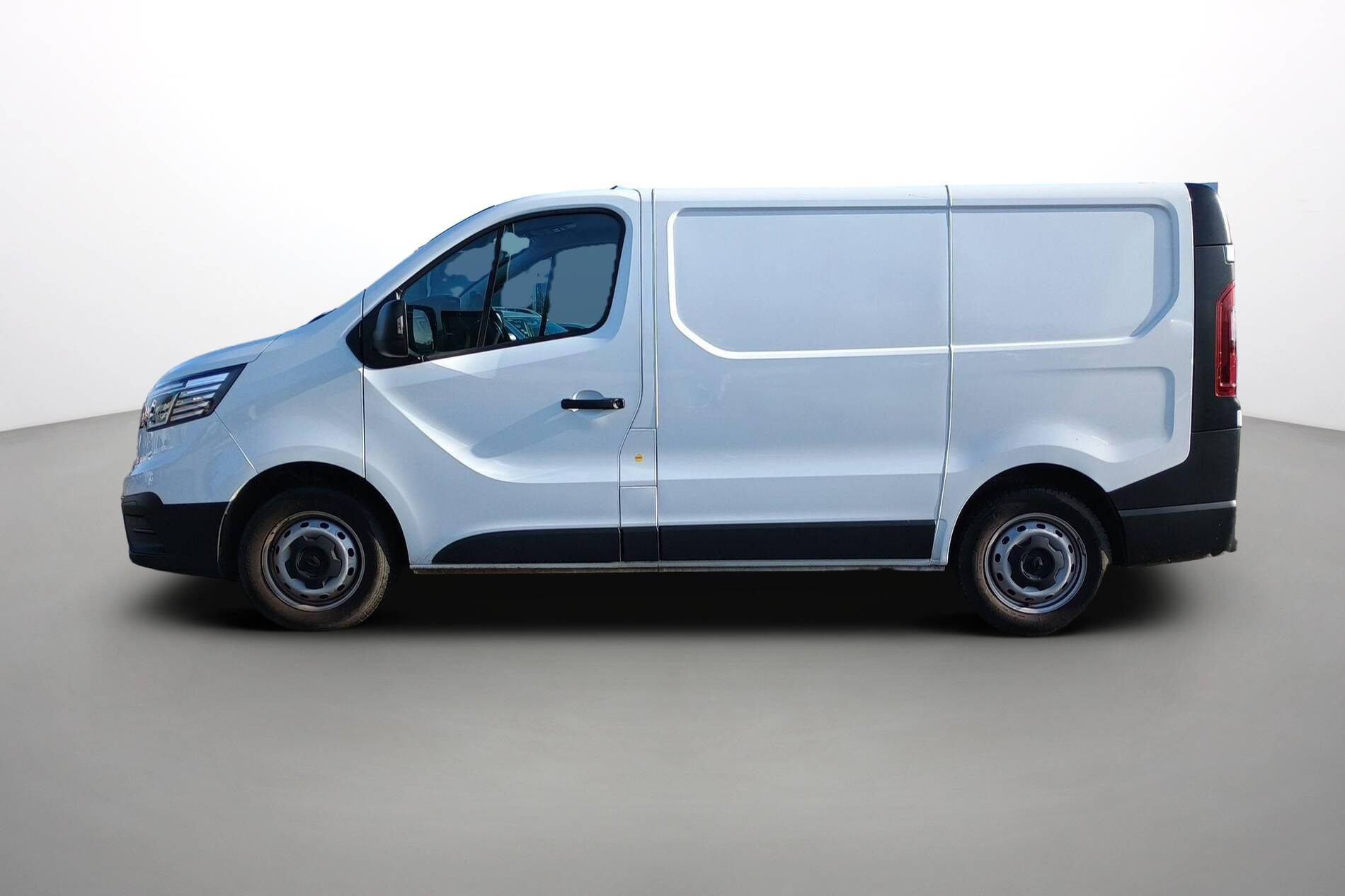 Vente en ligne Renault Trafic 3 Fourgon TRAFIC FG BLUE DCI 130 L1H1 3T GSR2 au prix de 24 590 €
