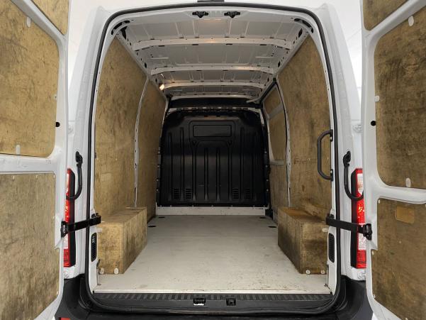 Vente en ligne Renault Master 3 Fourgon MASTER FGN TRAC F3300 L2H2 DCI 135 au prix de 24 990 €