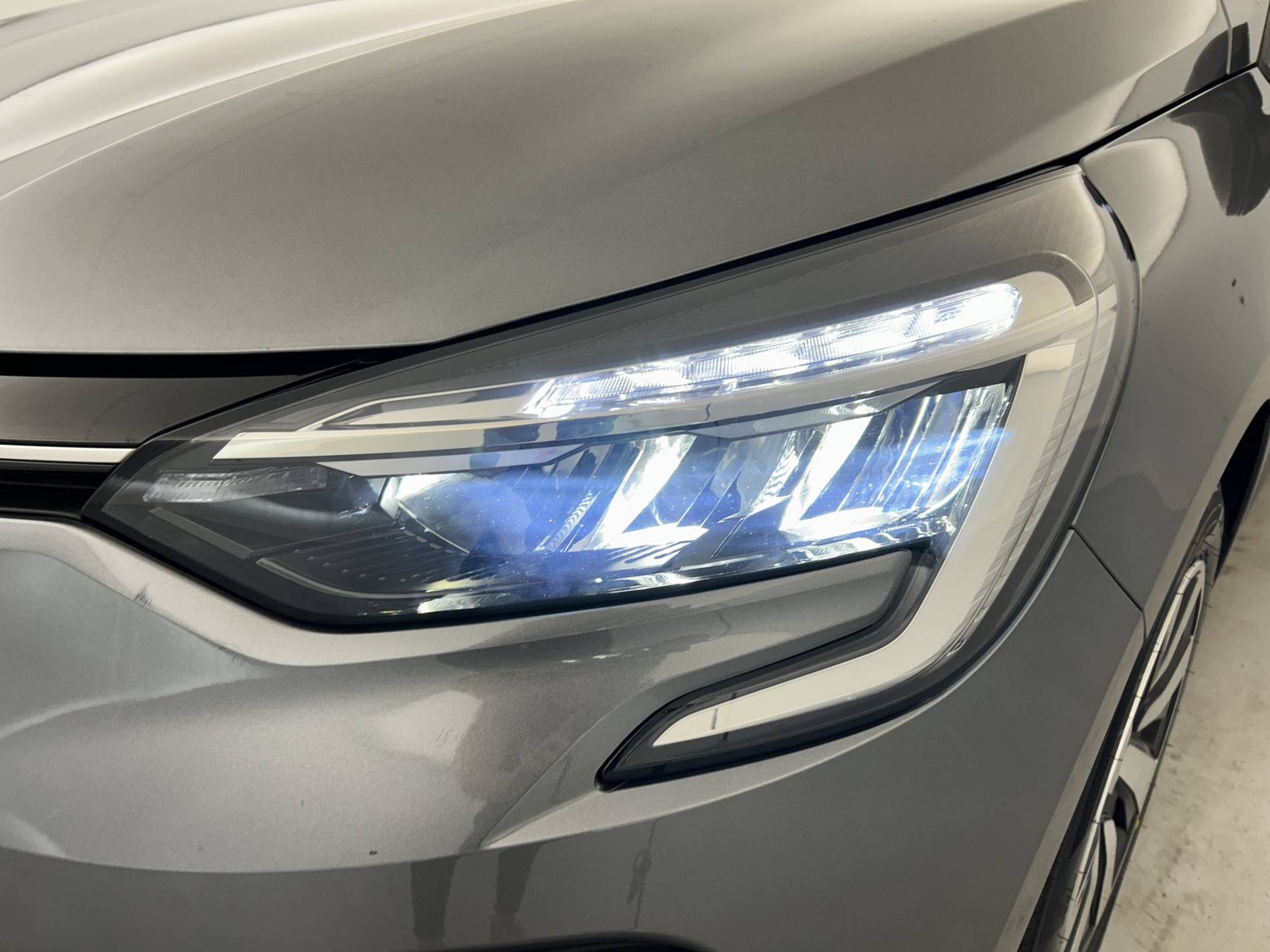 Vente en ligne Renault Clio 5 Clio TCe 90 au prix de 15 990 €