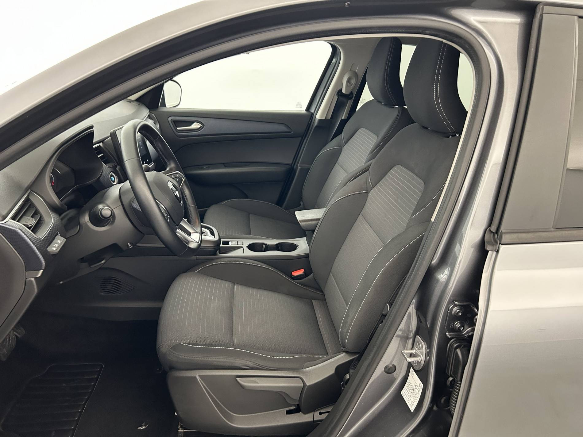 Vente en ligne Renault Arkana  E-Tech hybride 145 - 22 au prix de 18 990 €