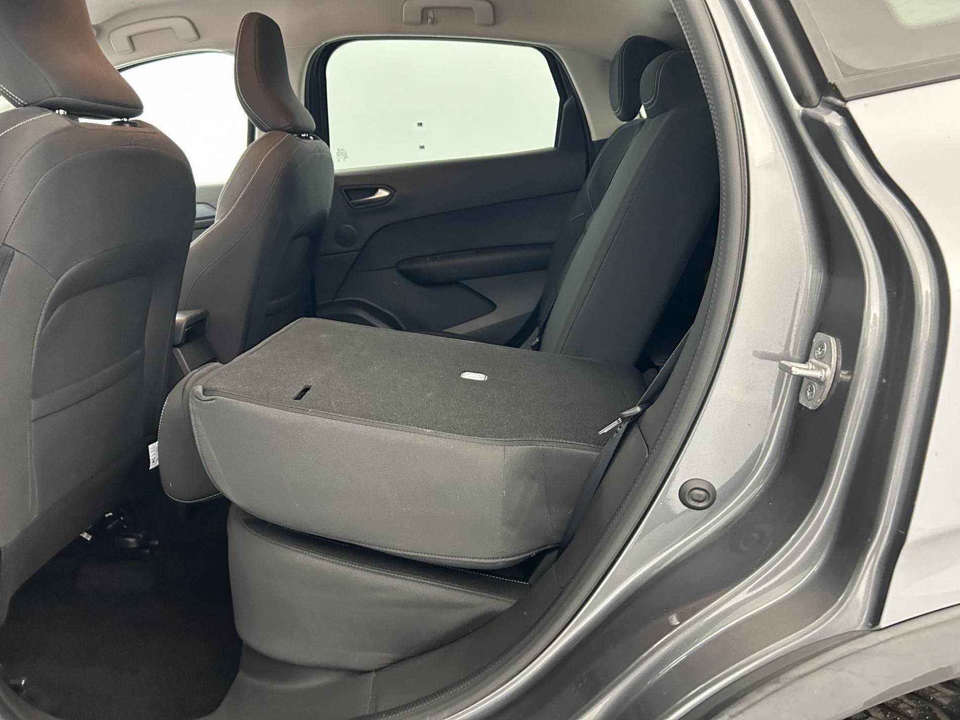 Vente en ligne Renault Arkana  E-Tech hybride 145 - 22 au prix de 18 990 €