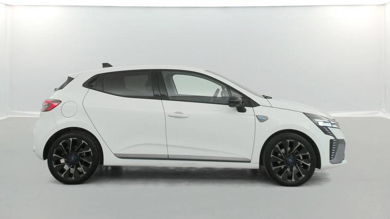 Vente en ligne Renault Clio 5 Clio E-Tech full hybrid 145  au prix de 23 500 €