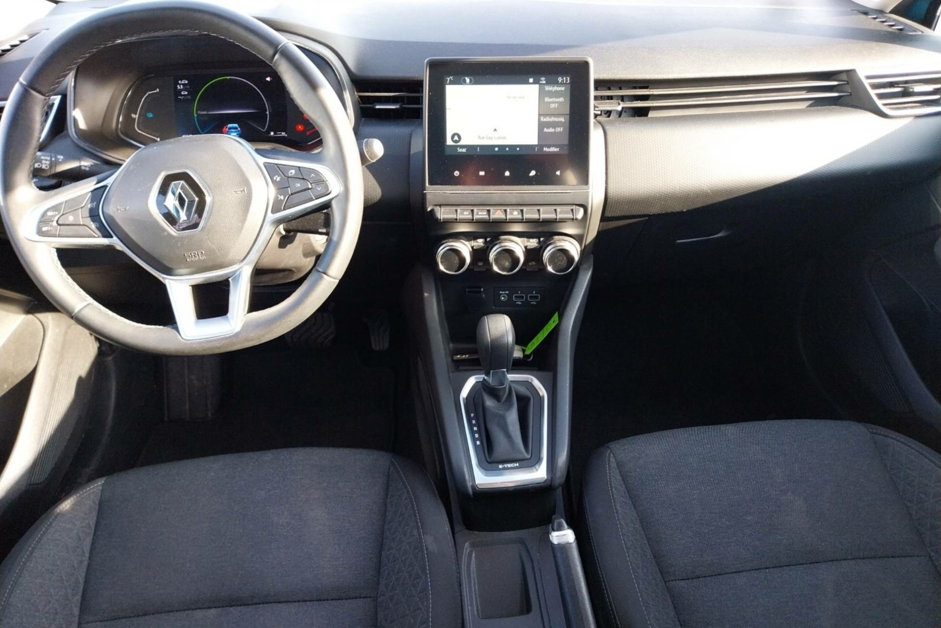 Vente en ligne Renault Clio 5 Clio E-Tech 140 - 21N au prix de 15 390 €
