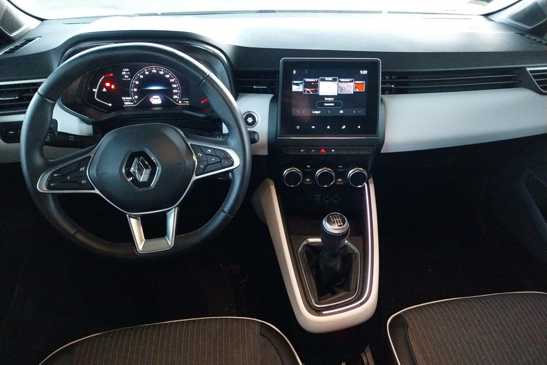 Vente en ligne Renault Clio 5 Clio TCe 90 - 21N au prix de 15 990 €