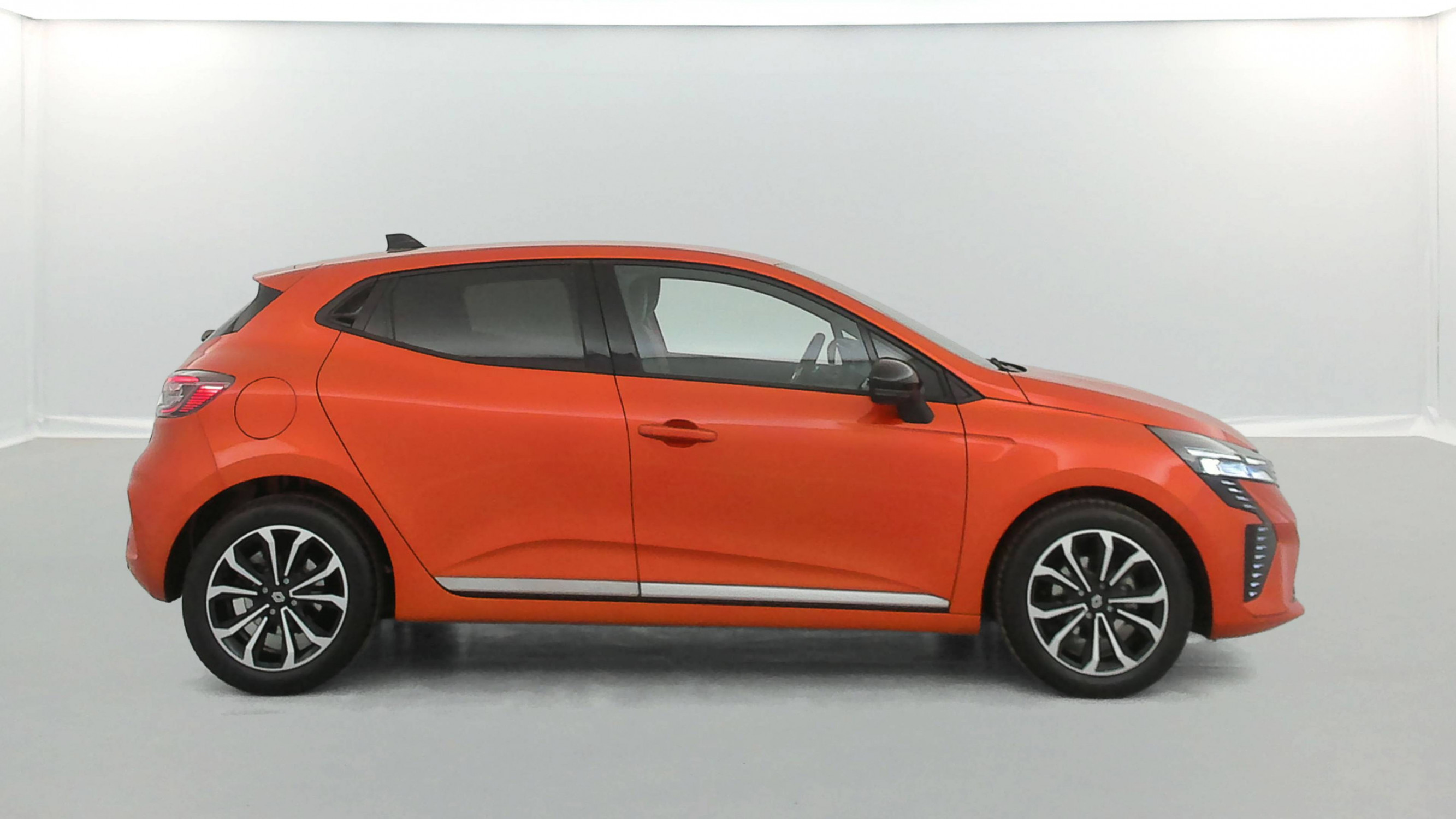 Vente en ligne Renault Clio 5 Clio TCe 90 au prix de 17 690 €