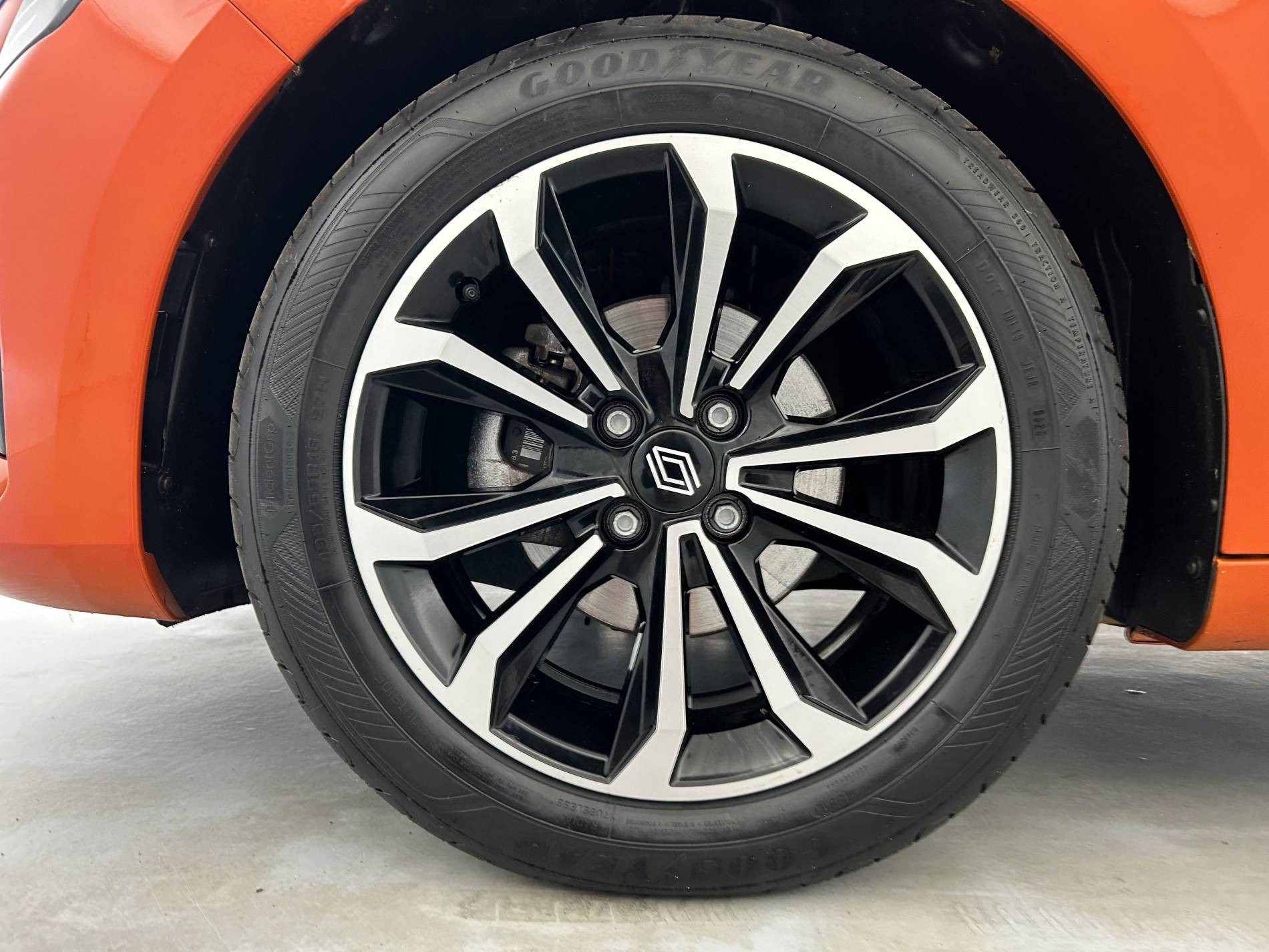 Vente en ligne Renault Clio 5 Clio TCe 90 au prix de 17 690 €