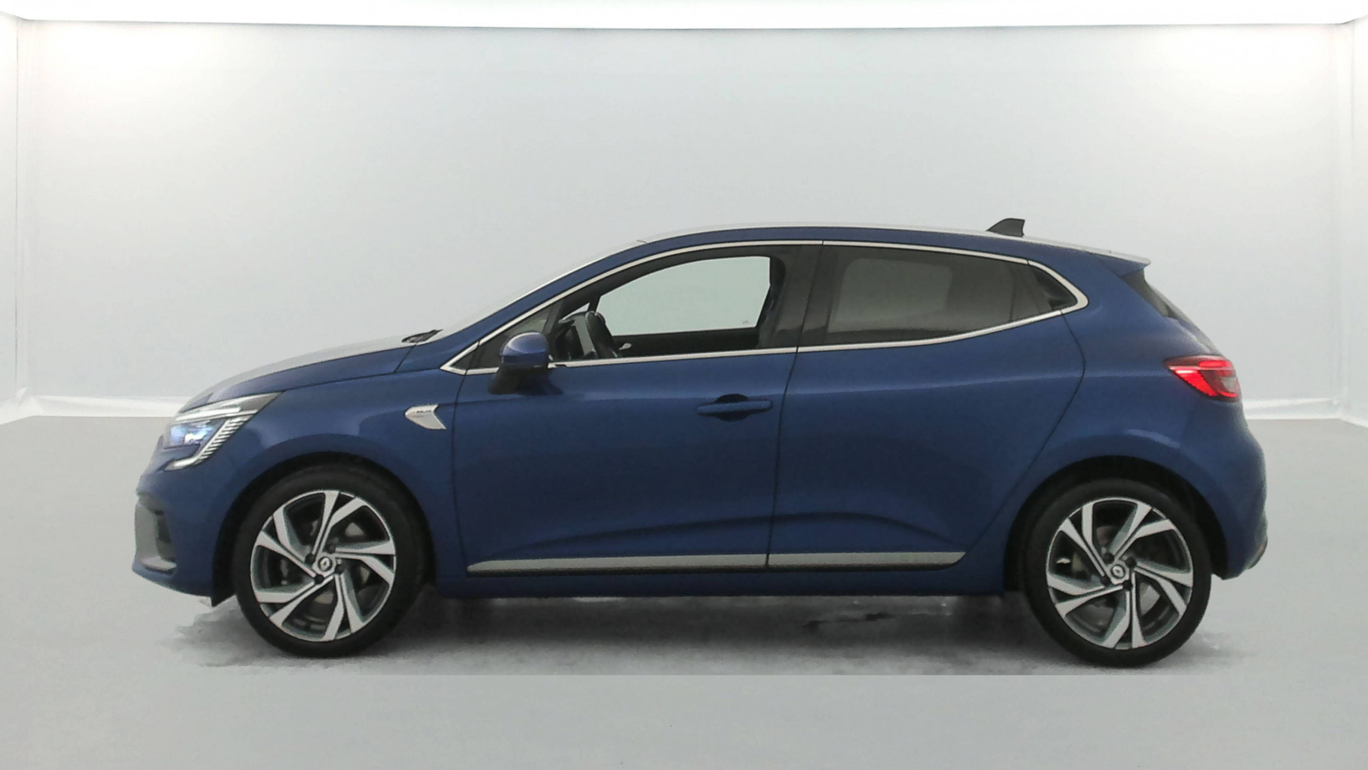 Vente en ligne Renault Clio 5 Clio TCe 140 - 21N au prix de 15 890 €