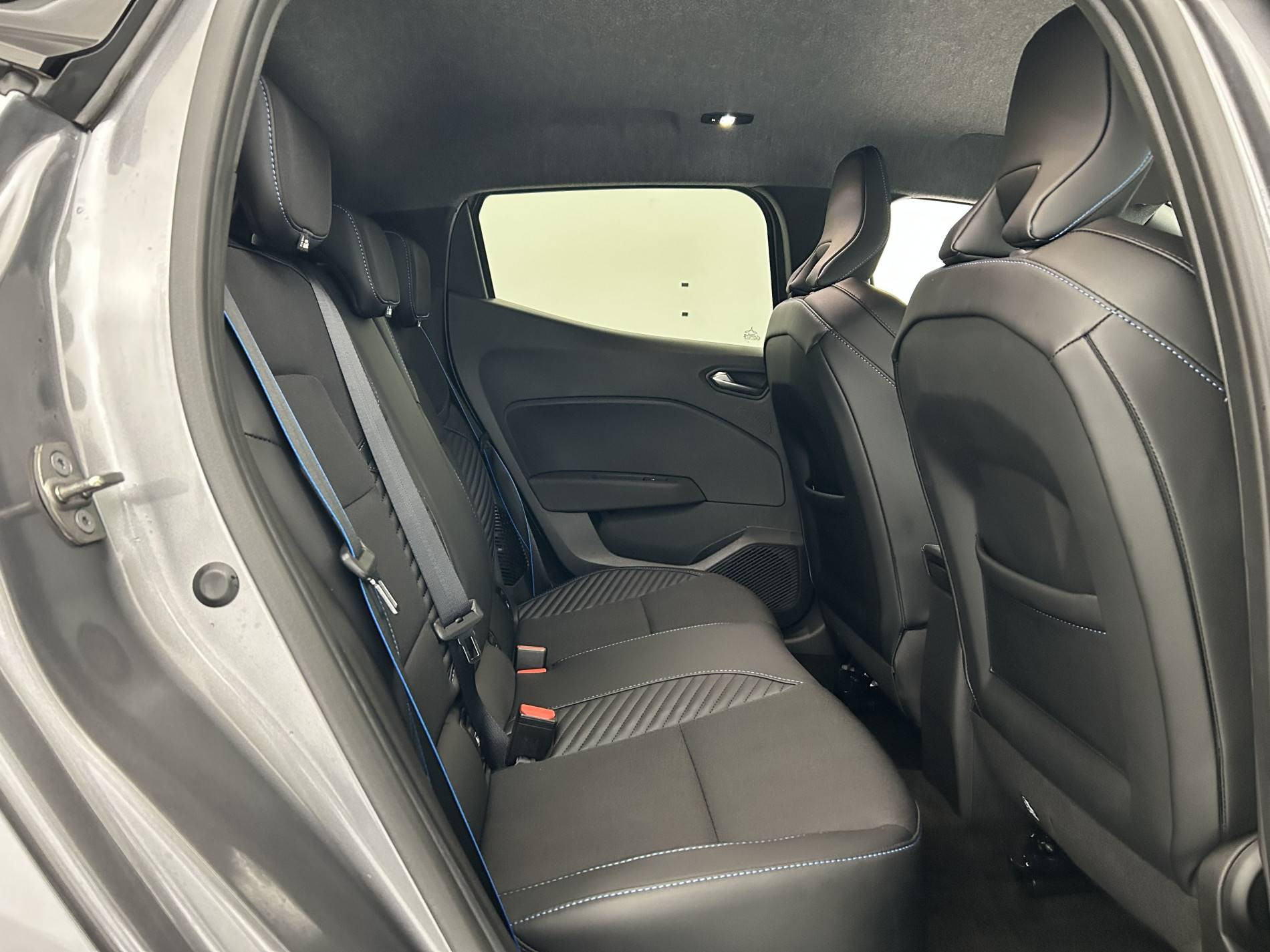 Vente en ligne Renault Clio 5 Clio E-Tech full hybrid 145 au prix de 21 990 €