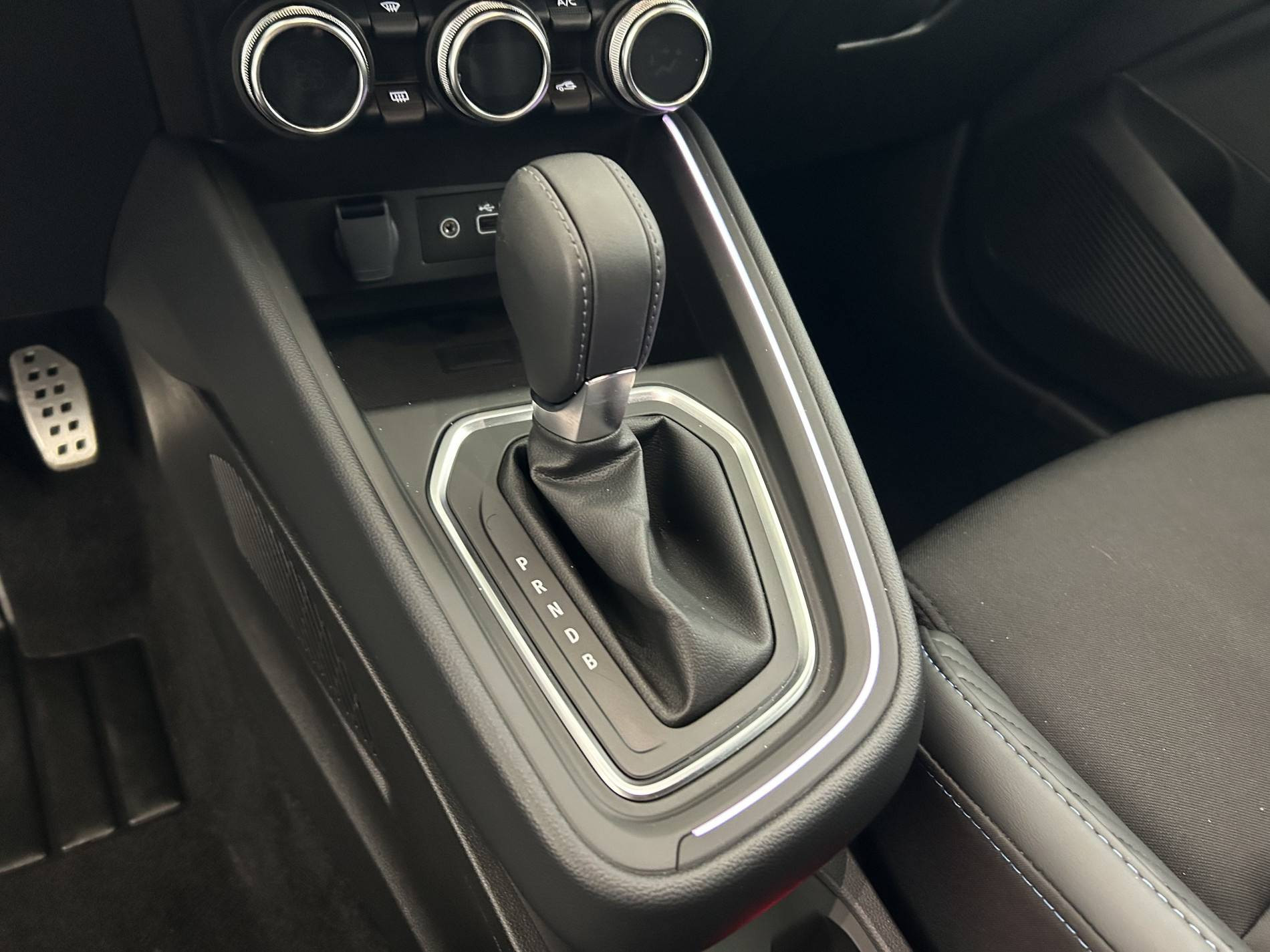 Vente en ligne Renault Clio 5 Clio E-Tech full hybrid 145 au prix de 21 990 €