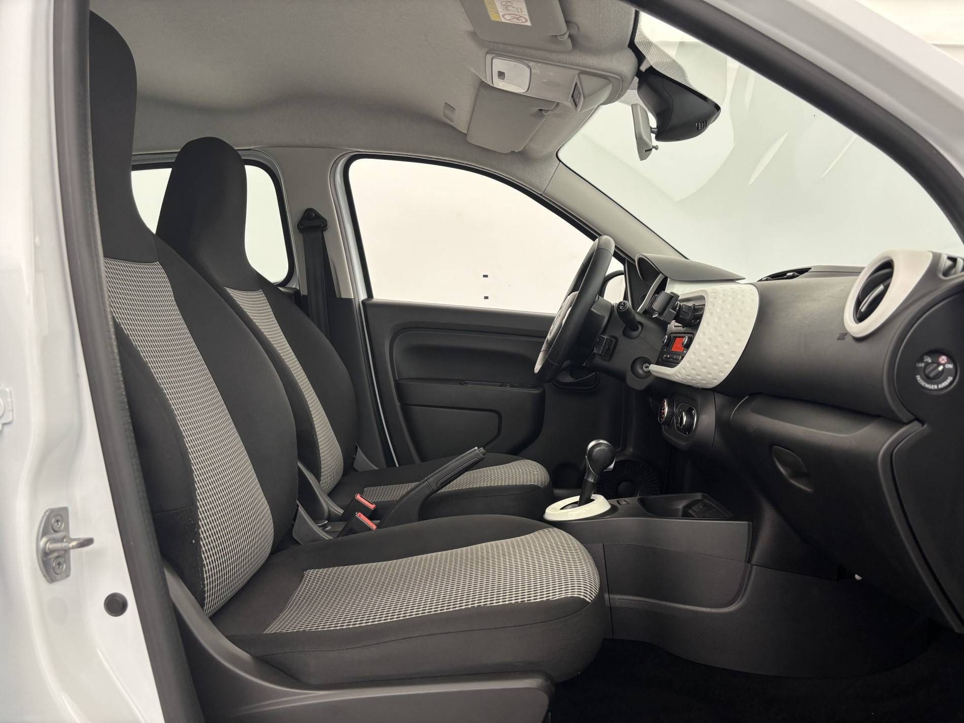 Vente en ligne Renault Twingo Electrique Twingo III E-Tech au prix de 10 990 €