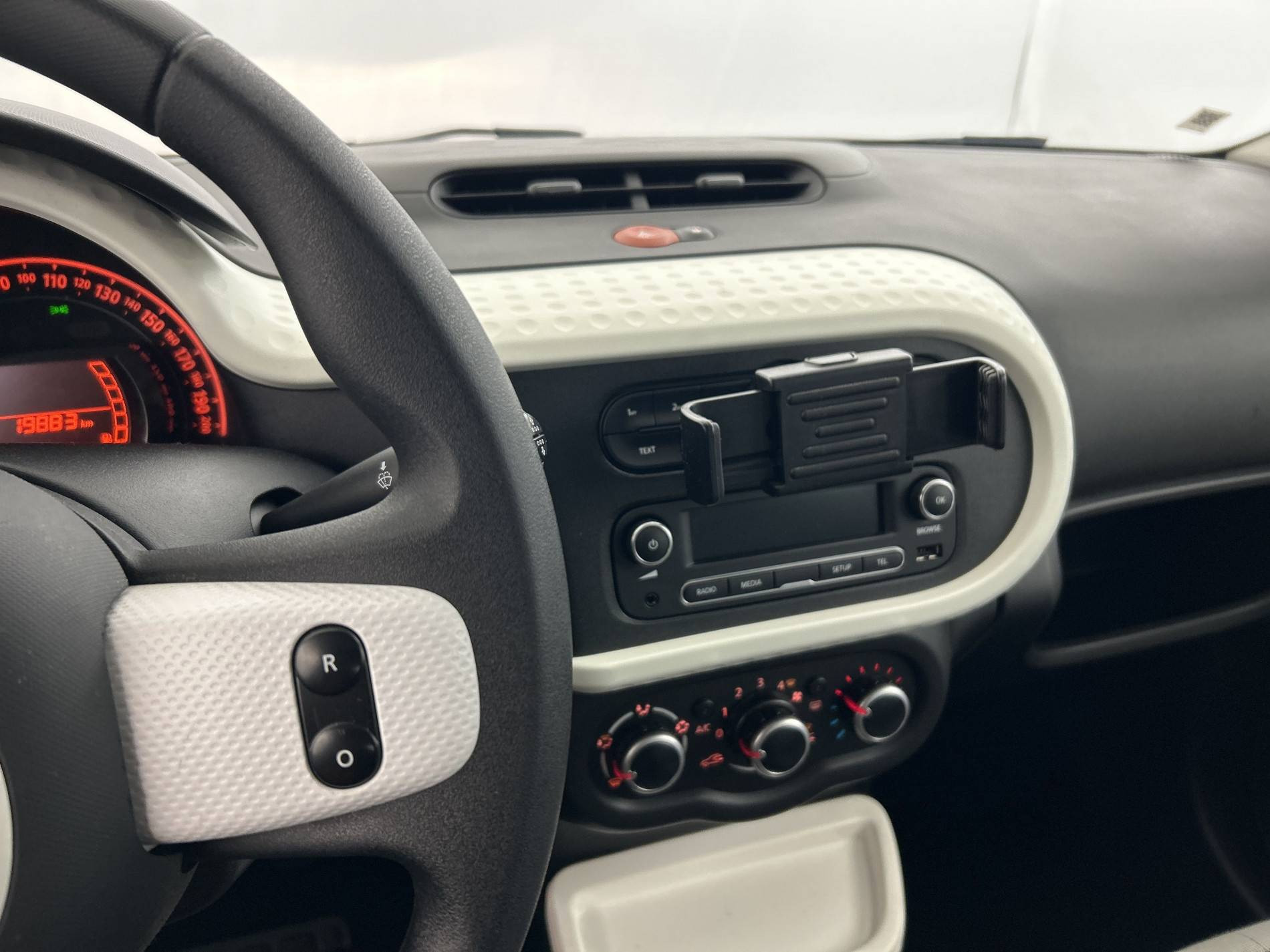 Vente en ligne Renault Twingo 3  1.0 SCe 70 E6C au prix de 8 880 €