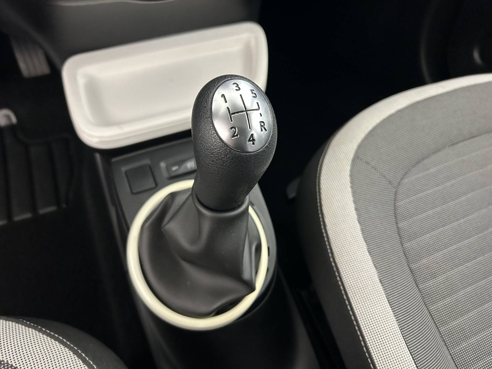 Vente en ligne Renault Twingo 3  1.0 SCe 70 E6C au prix de 8 880 €