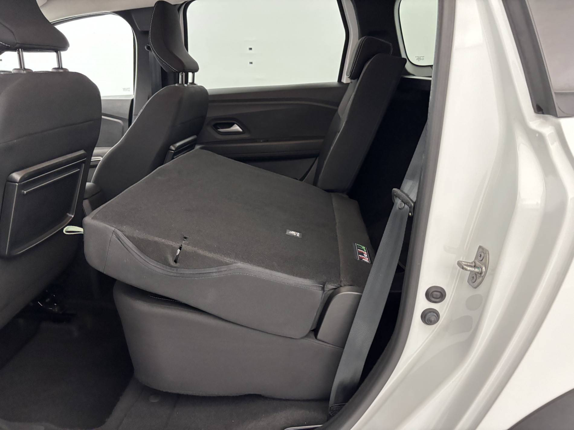 Vente en ligne Dacia Jogger  Hybrid 140 5 places au prix de 22 490 €