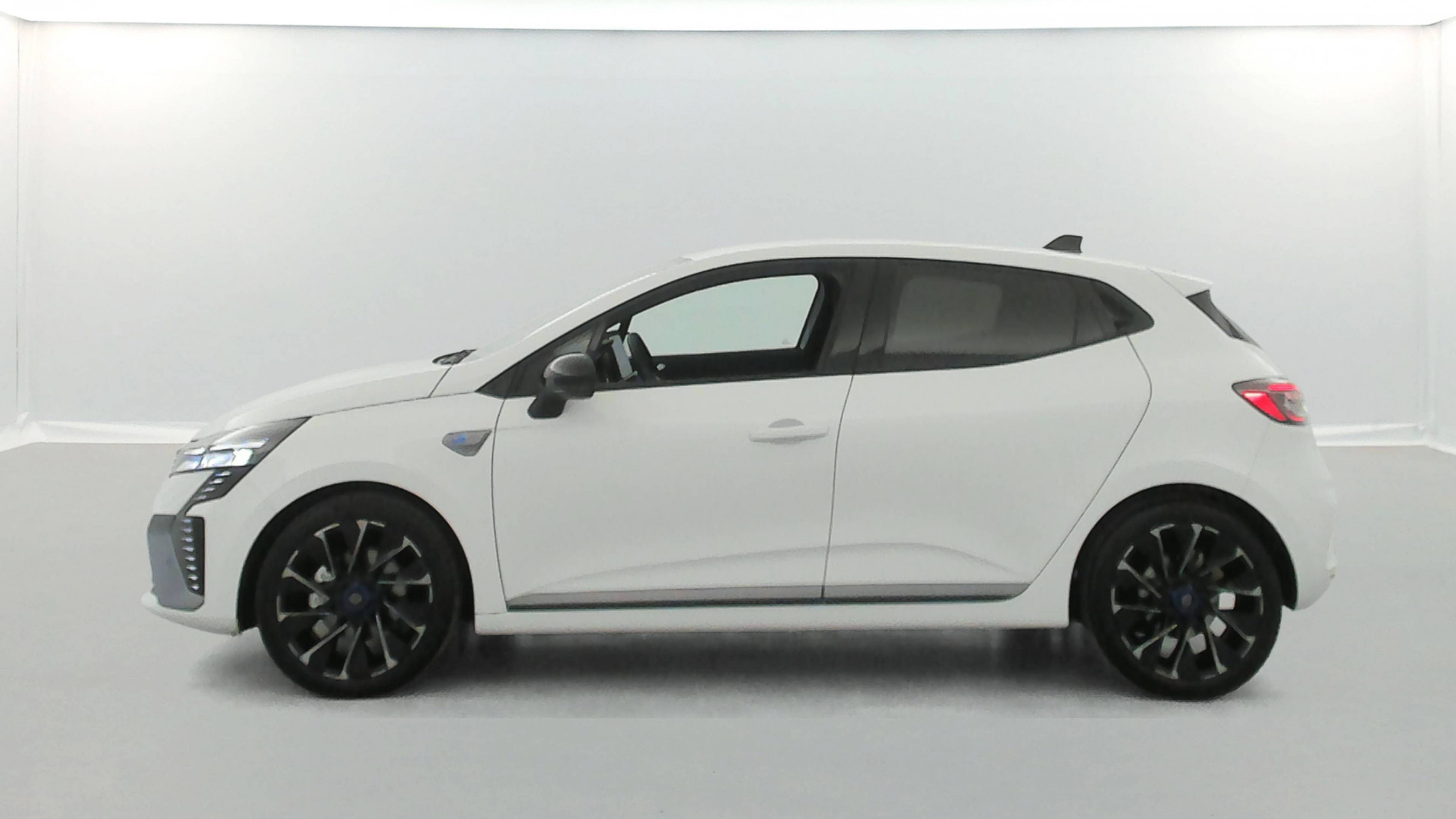 Vente en ligne Renault Clio 5 Clio E-Tech full hybrid 145 au prix de 22 690 €