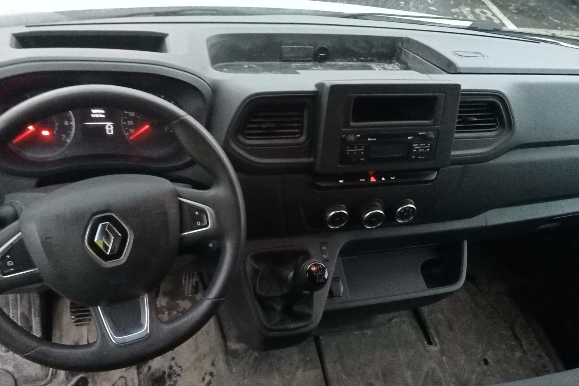 Vente en ligne Renault Master Fourgon MASTER FGN TRAC F3300 L2H2 BLUE DCI 135 au prix de 20 990 €