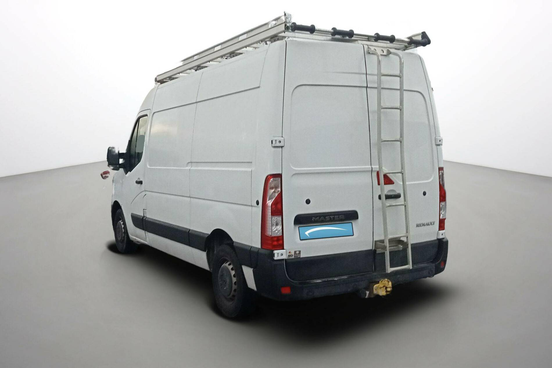 Vente en ligne Renault Master Fourgon MASTER FGN TRAC F3300 L2H2 BLUE DCI 135 au prix de 20 990 €