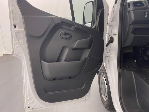 Vente en ligne Renault Master 3 Fourgon MASTER FGN TRAC F3500 L1H1 DCI 135 au prix de 24 490 €