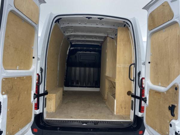 Vente en ligne Renault Master 3 Fourgon MASTER FGN TRAC F3500 L2H2 DCI 135 au prix de 24 490 €