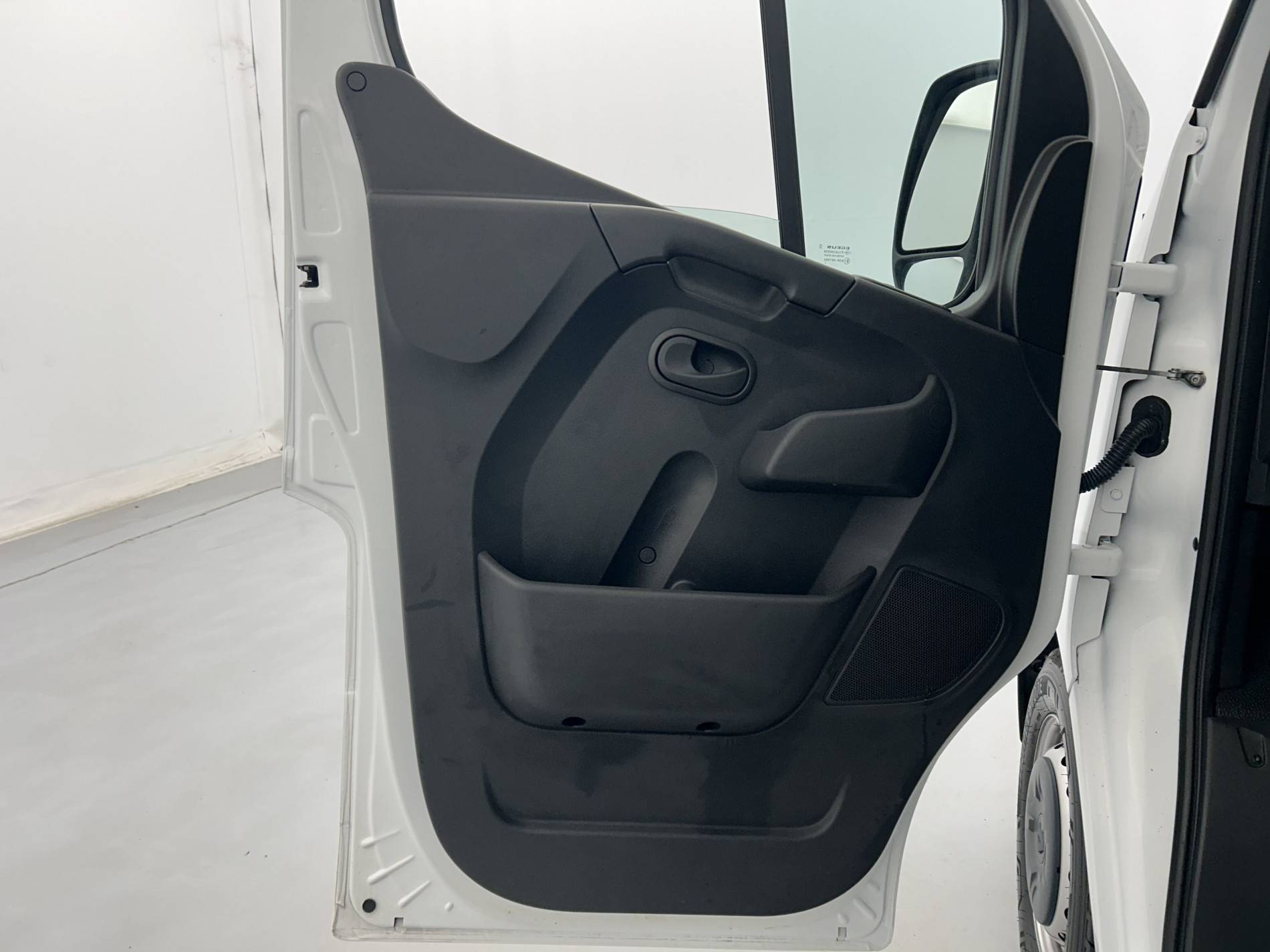 Vente en ligne Renault Master Fourgon MASTER FGN TRAC F3500 L2H2 BLUE DCI 135 au prix de 26 990 €