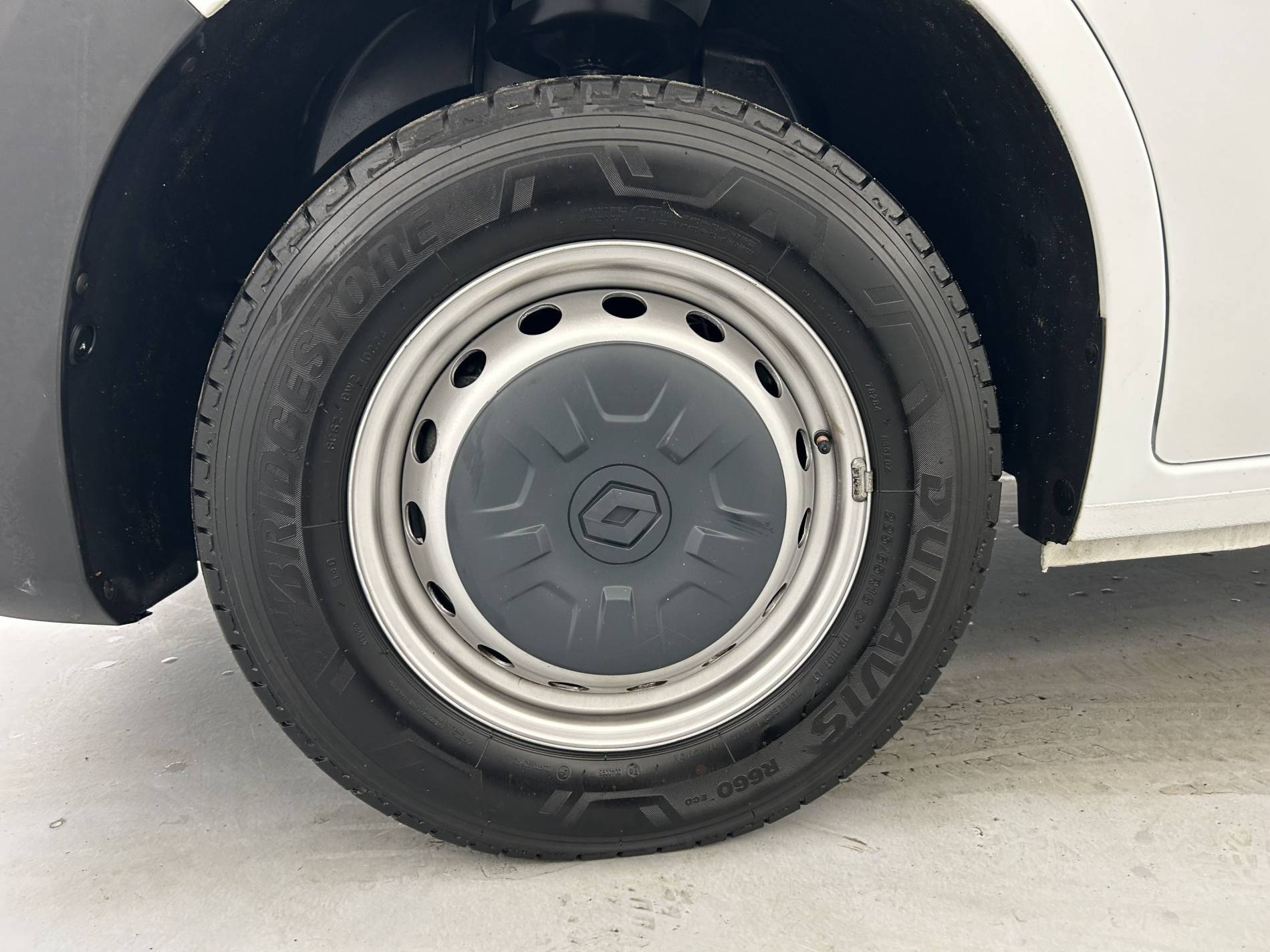 Vente en ligne Renault Master Fourgon MASTER FGN TRAC F3500 L2H2 BLUE DCI 135 au prix de 26 990 €