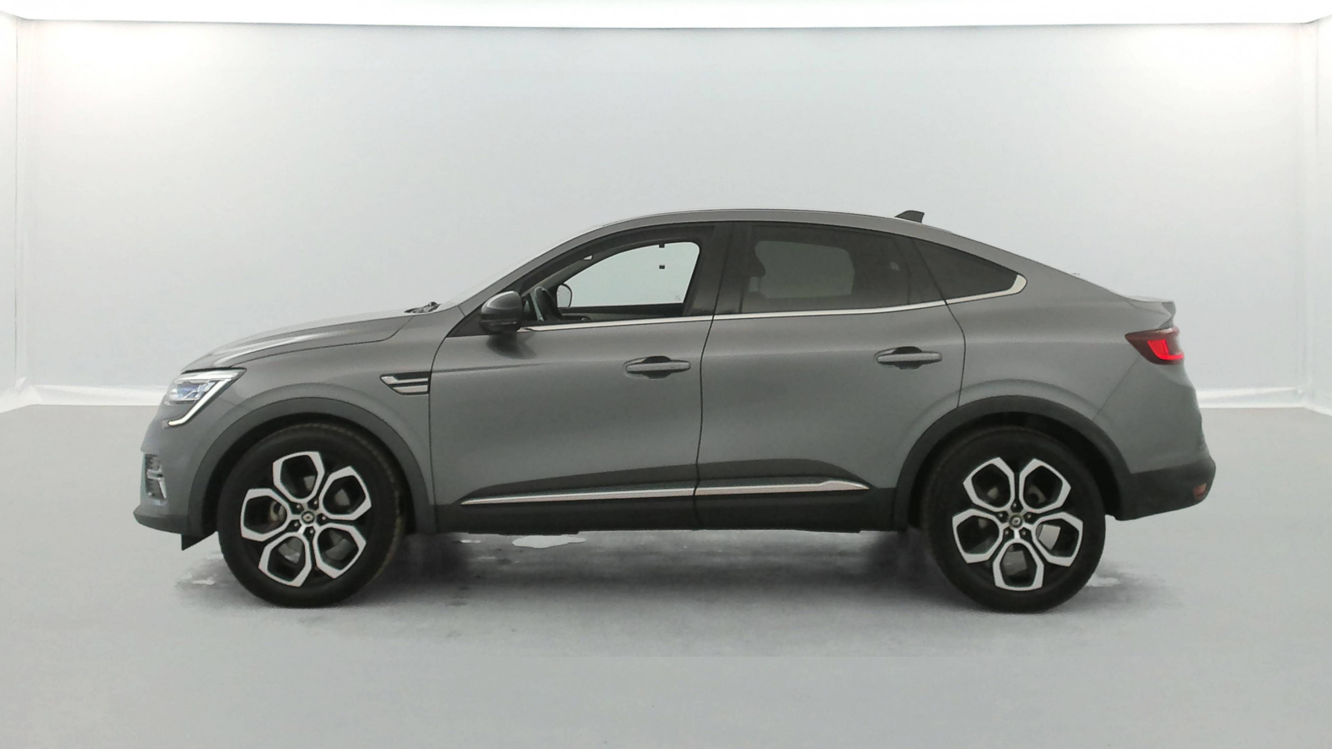 Vente en ligne Renault Arkana  E-Tech 145 - 21B au prix de 18 990 €