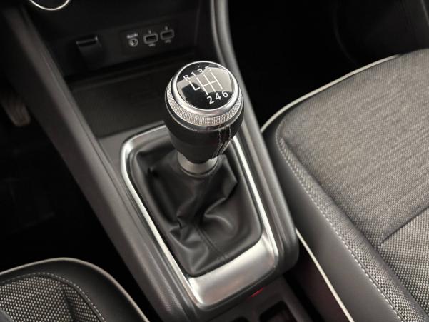 Vente en ligne Renault Captur  TCe 140 - 21 au prix de 17 990 €