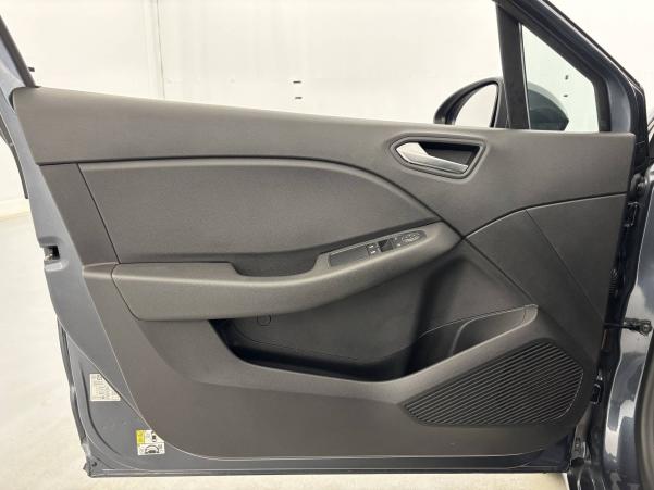 Vente en ligne Renault Clio 5 Clio E-Tech 140 - 21N au prix de 16 490 €