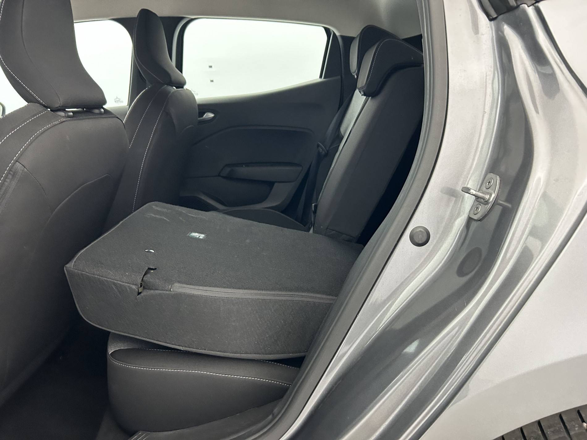 Vente en ligne Renault Clio 5 Clio Blue dCi 100 ch GSR2 au prix de 19 490 €