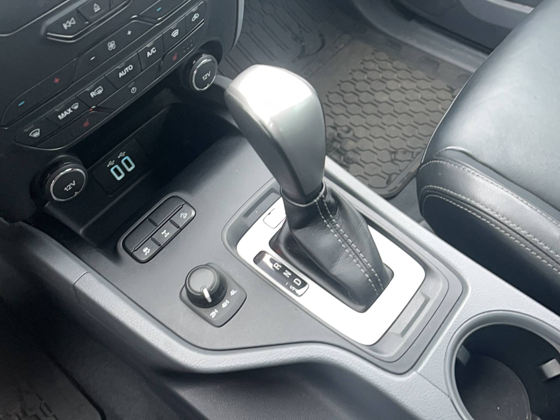 Vente en ligne Ford Ranger Double Cabine  3.2 TDCi 200 4X4 BVA6 au prix de 32 990 €