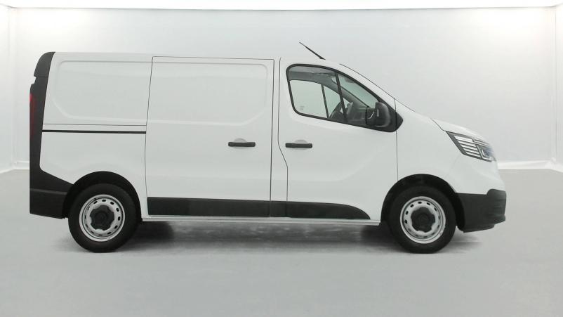 Vente en ligne Renault Trafic 3 Fourgon TRAFIC FGN L1H1 3000 KG BLUE DCI 130 au prix de 24 990 €