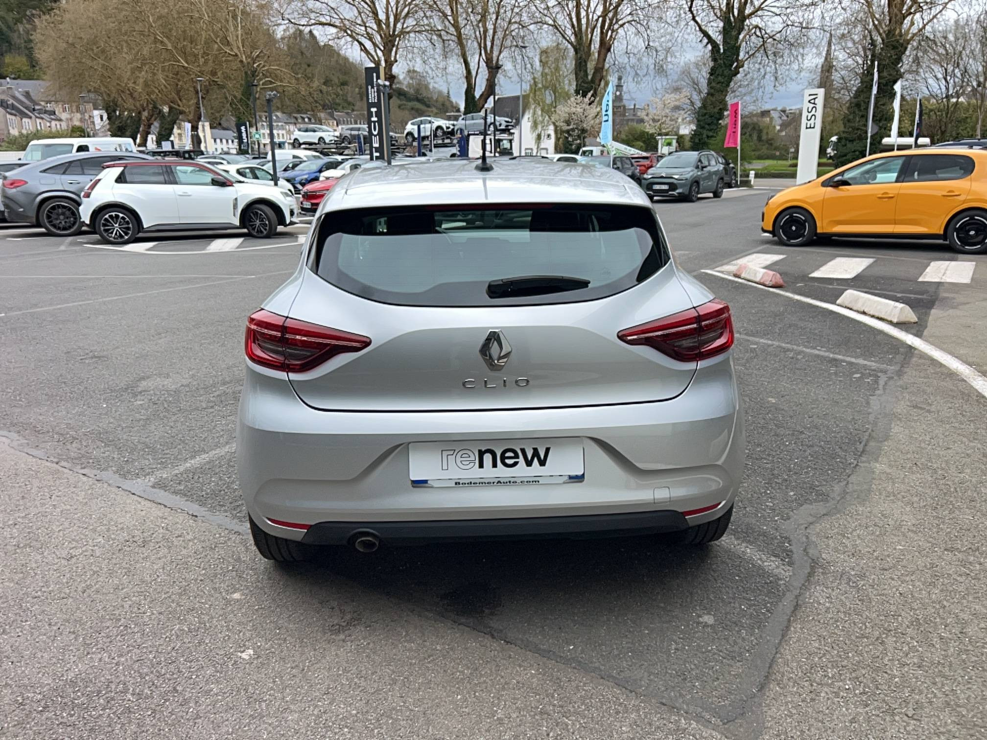 Vente en ligne Renault Clio 5 Clio TCe 90 au prix de 13 990 €