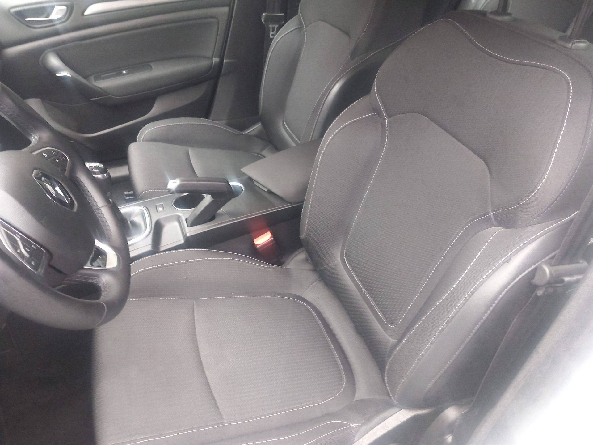 Vente en ligne Renault Megane 4 Mégane IV Berline Blue dCi 115 au prix de 14 490 €