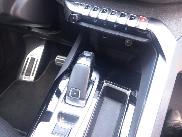 Vente en ligne Peugeot 3008  BlueHDi 130ch S&S EAT8 au prix de 18 990 €