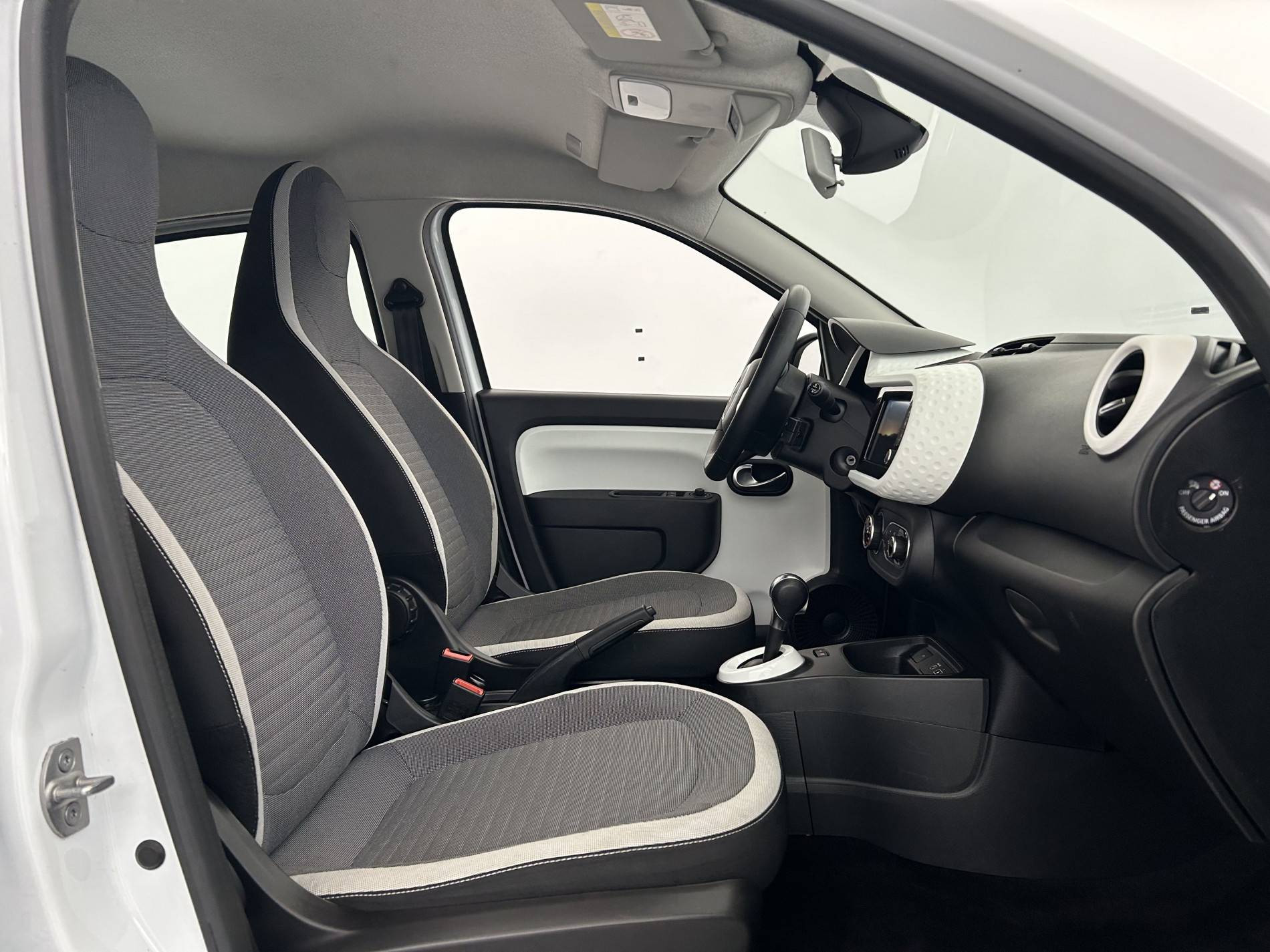 Vente en ligne Renault Twingo Electrique Twingo III E-Tech au prix de 10 990 €